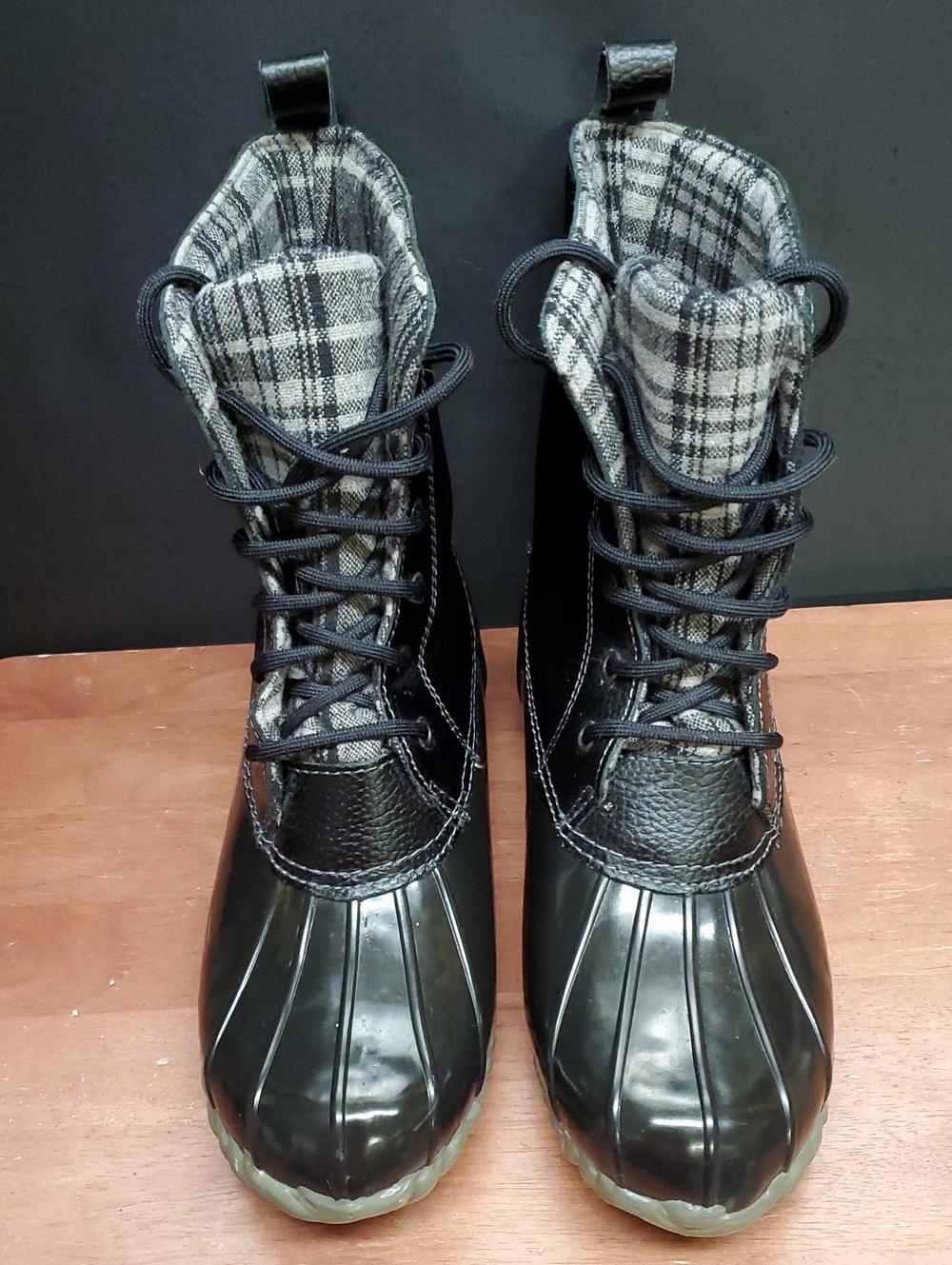 Sporto Black Plaid Lined Duck Rain Boots Size 9